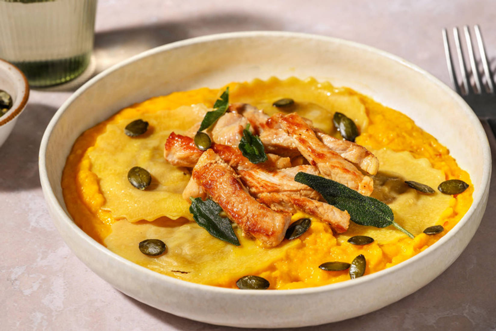 Girasoli in Hokkaido-Soße mit extra Bio-Schweinestreifen