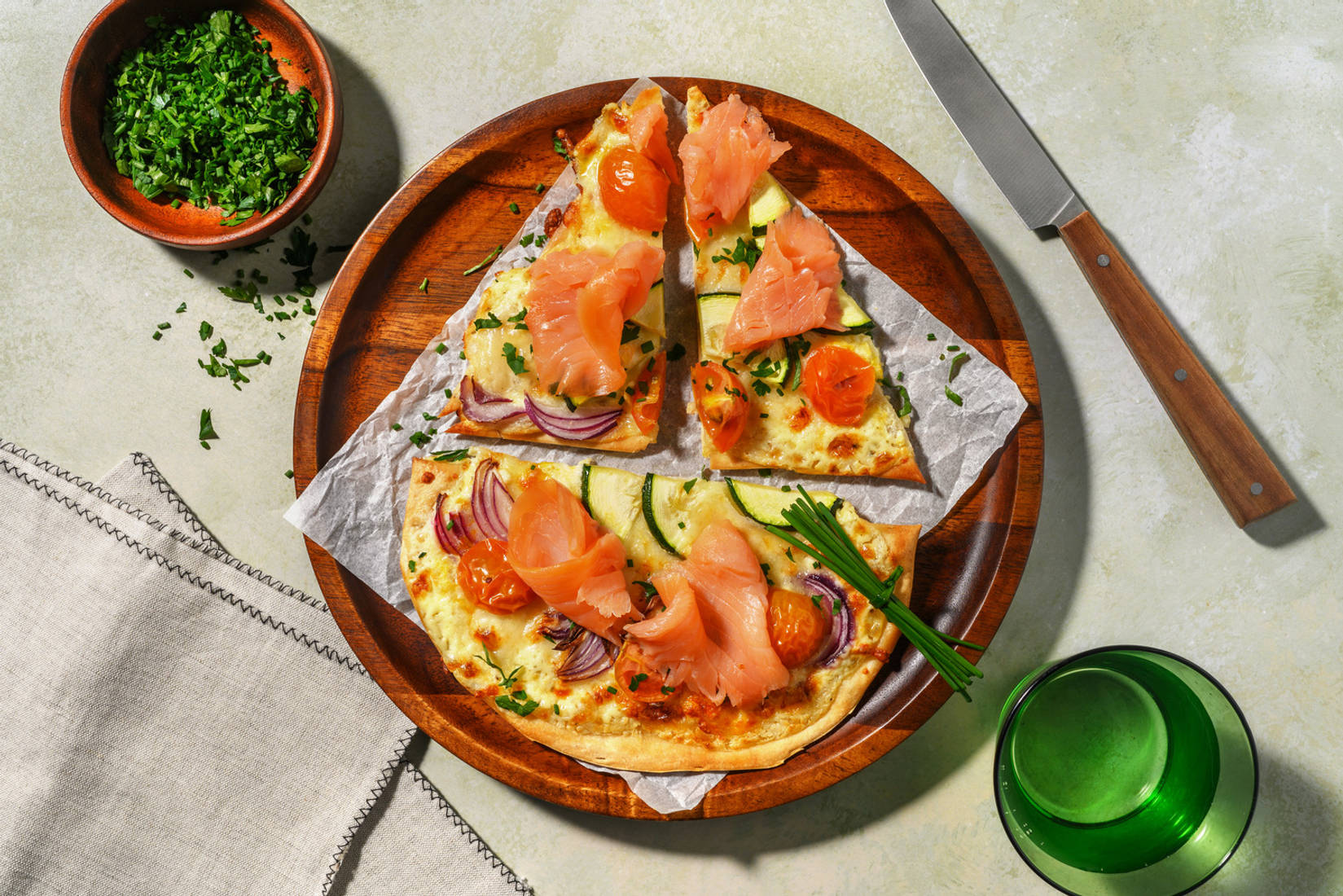 Segel setzen: Räucherlachs-Flammkuchen ahoi!