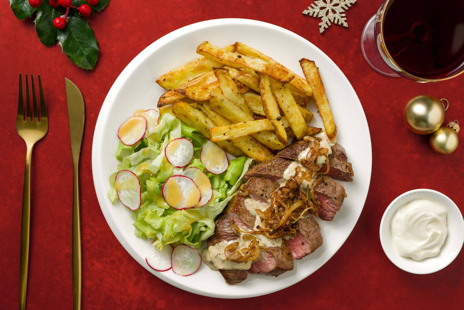 Entrecôte, sauce hollandaise aux herbes fraîches et frites
