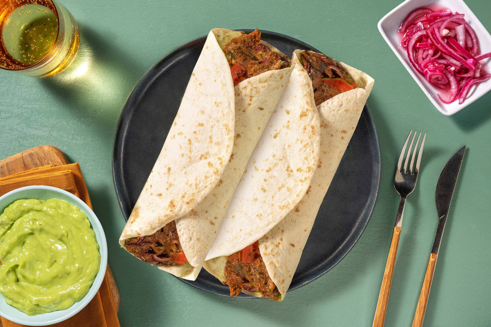Fajitas met rundergehakt, avocadodip en tomatensalsa