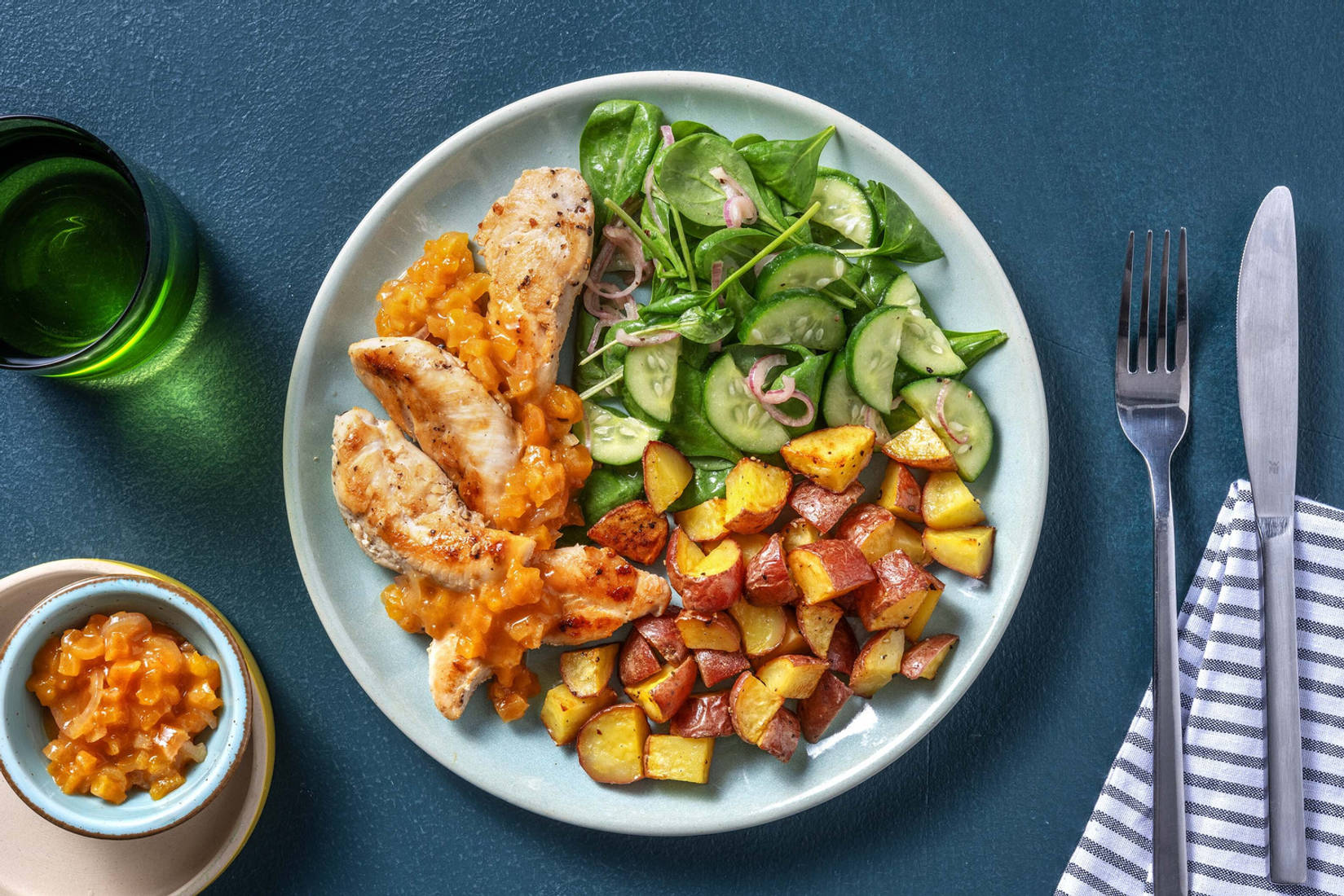 Filets de poulet aux abricots avec pommes de terre rôties