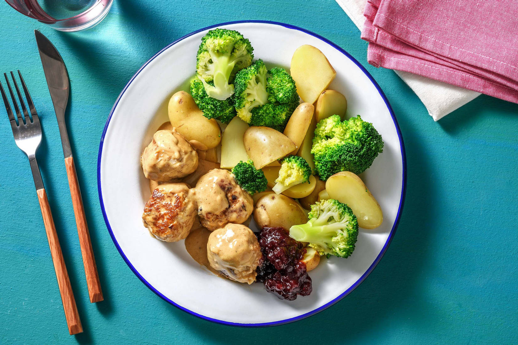 Boulettes de viande à la suédoise en sauce crémeuse