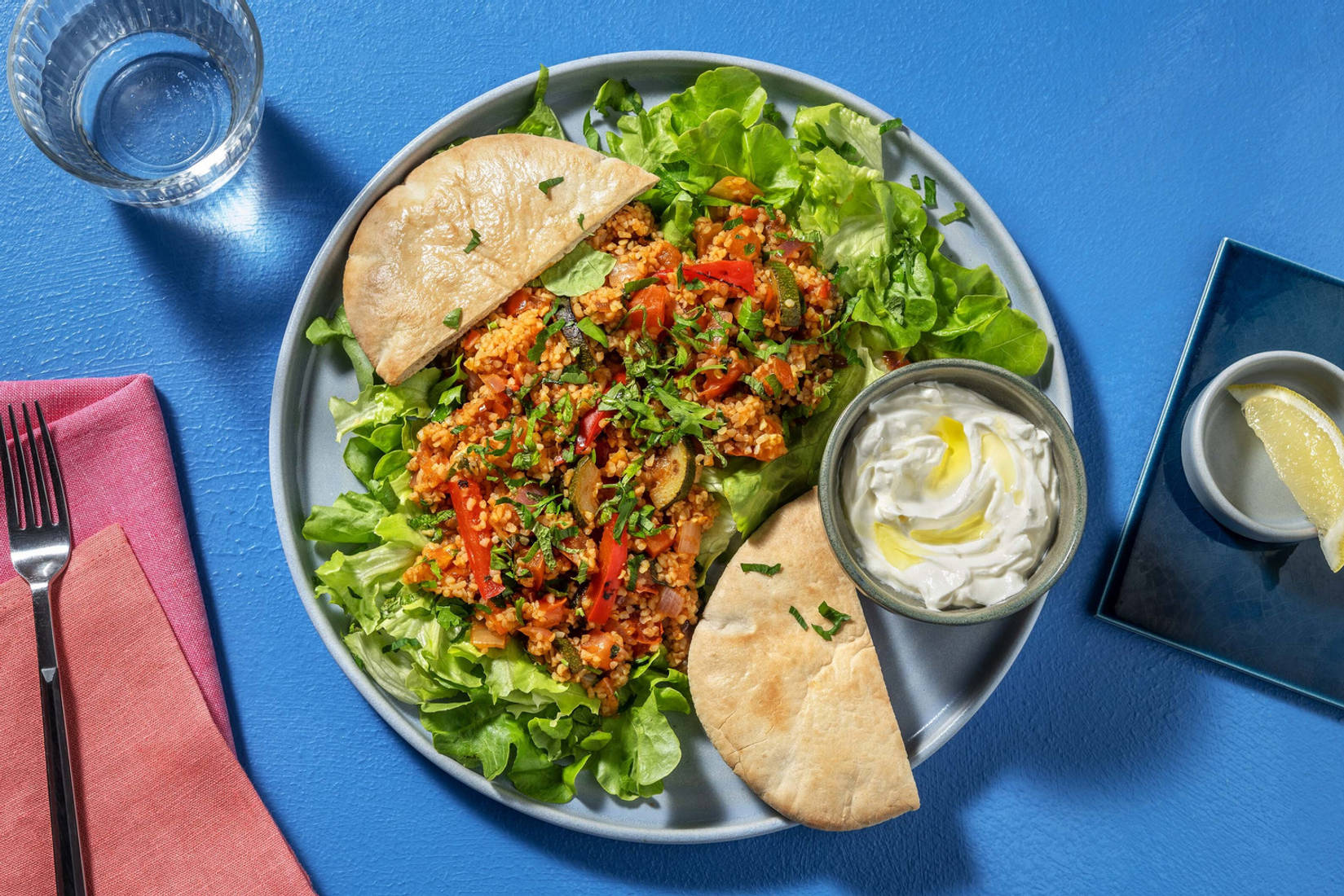 Turkse kisir bulgurbowl met tomaat