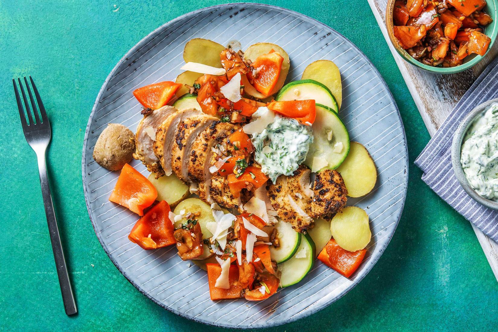 Bruschetta-Hähnchen mit Ofengemüse