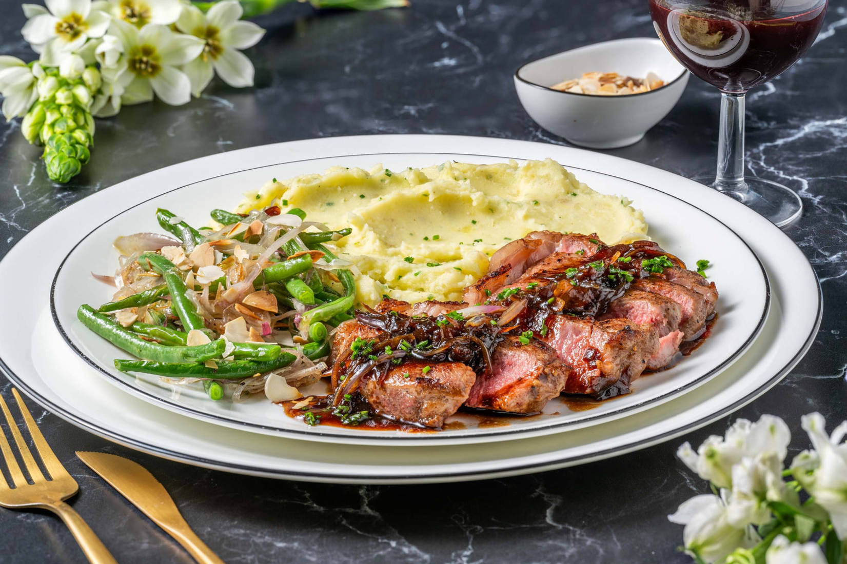 Double contre-filet de bœuf et réduction à la balsamique et aux bleuets