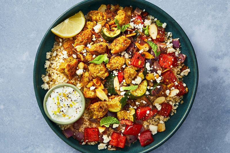 Bols de falafel et légumes rôtis