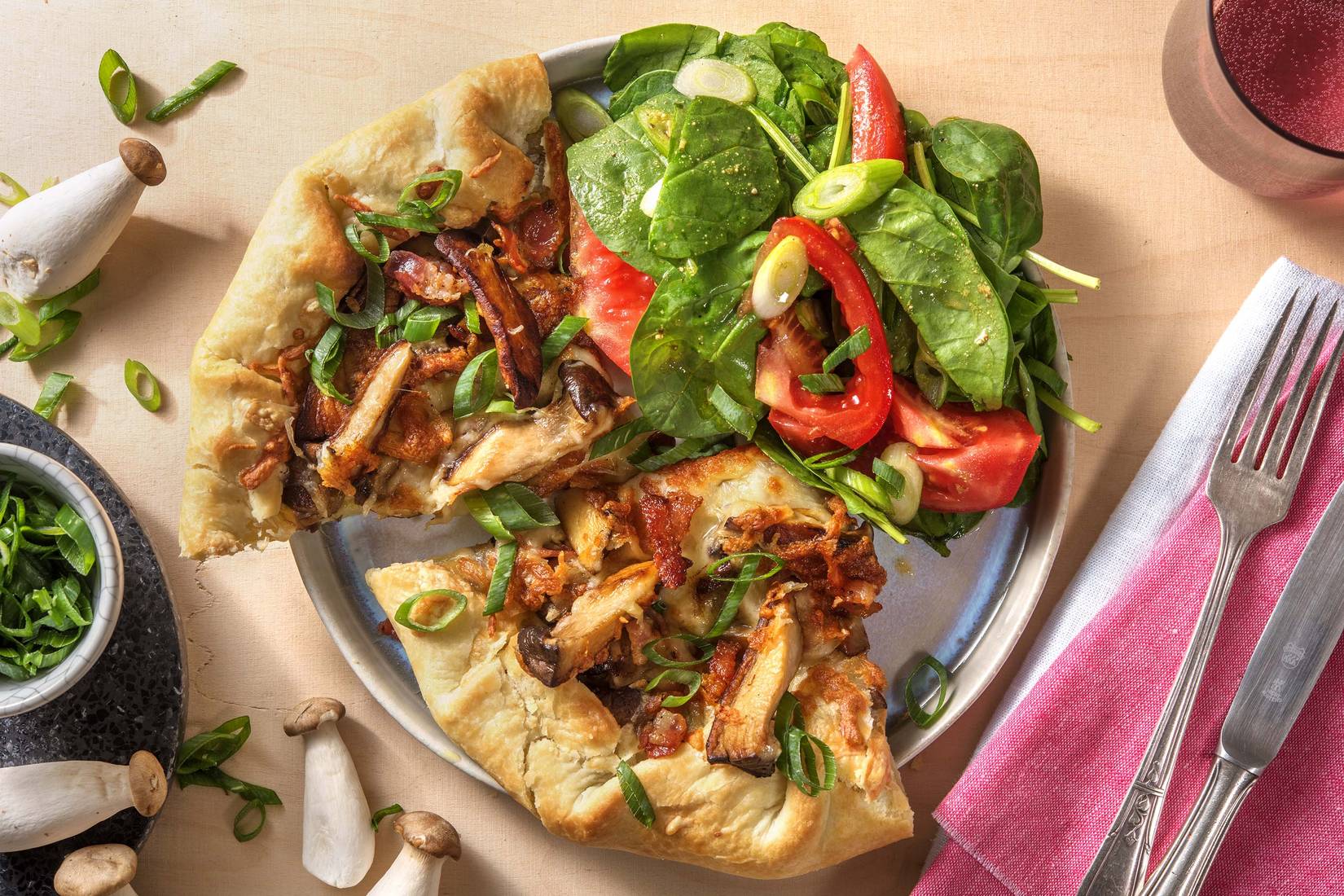 Galette mit Kräuterseitlingen und Bacon