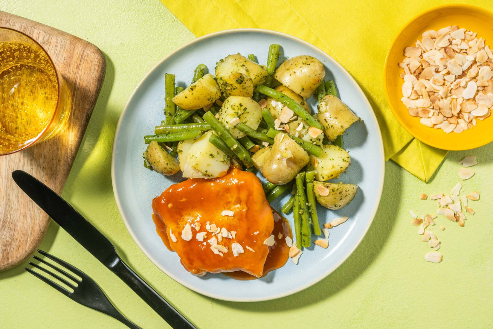 Gebratenes Schweinelachssteak mit Butterbohnen
