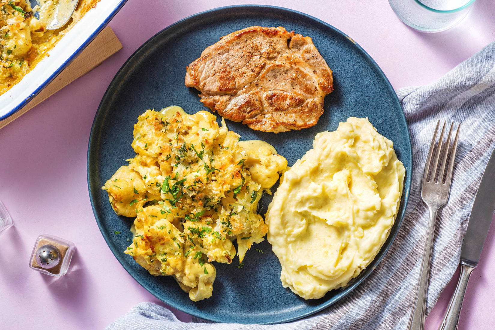 Procureur met bloemkool en kaassaus uit de oven