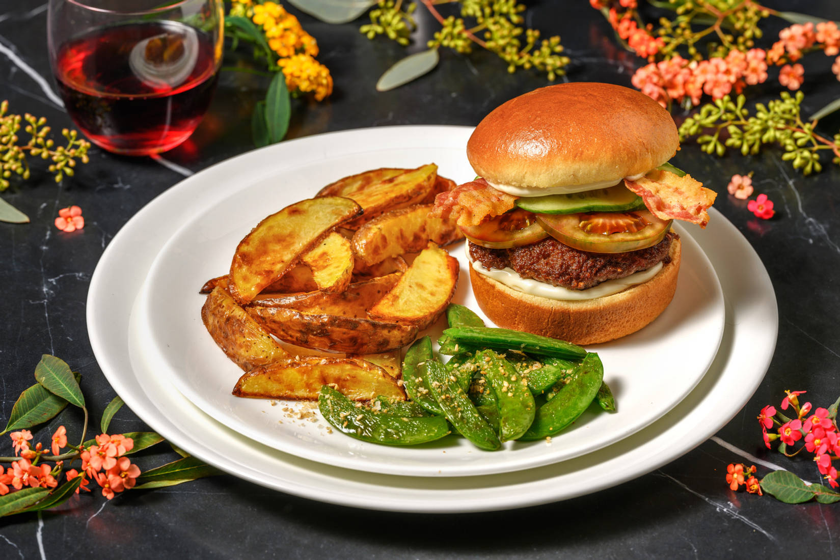 Snelle en rijke hamburger met Japanse twist