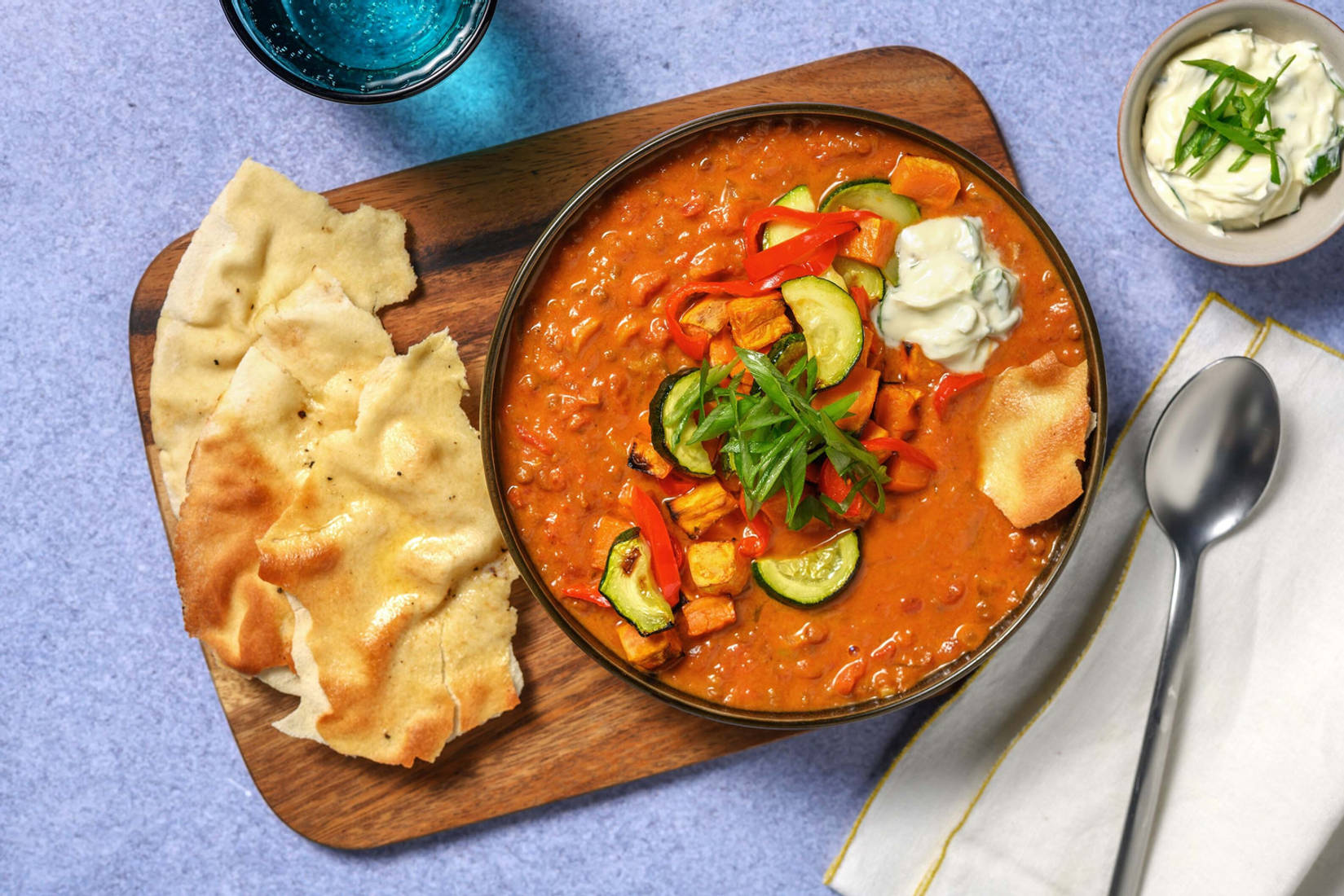 Indische Dalsuppe mit Butter-Fladenbrot