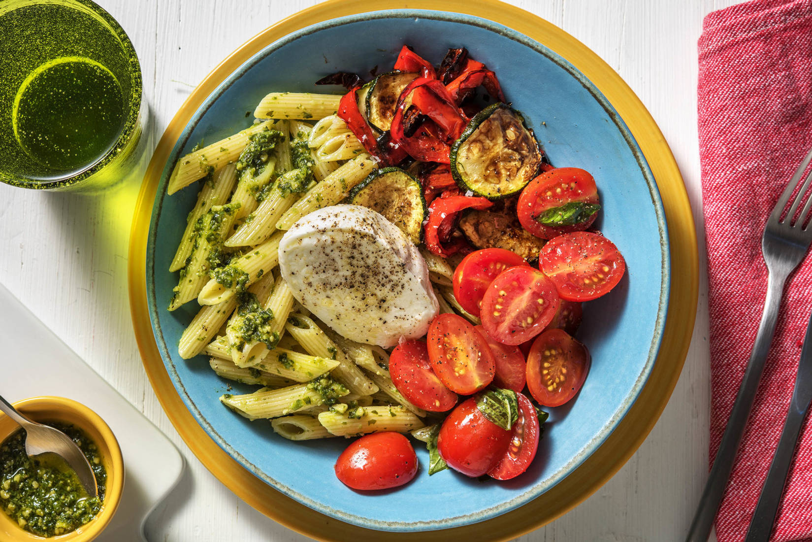 Italienische Pasta-Bowl mit Büffelmozzarella