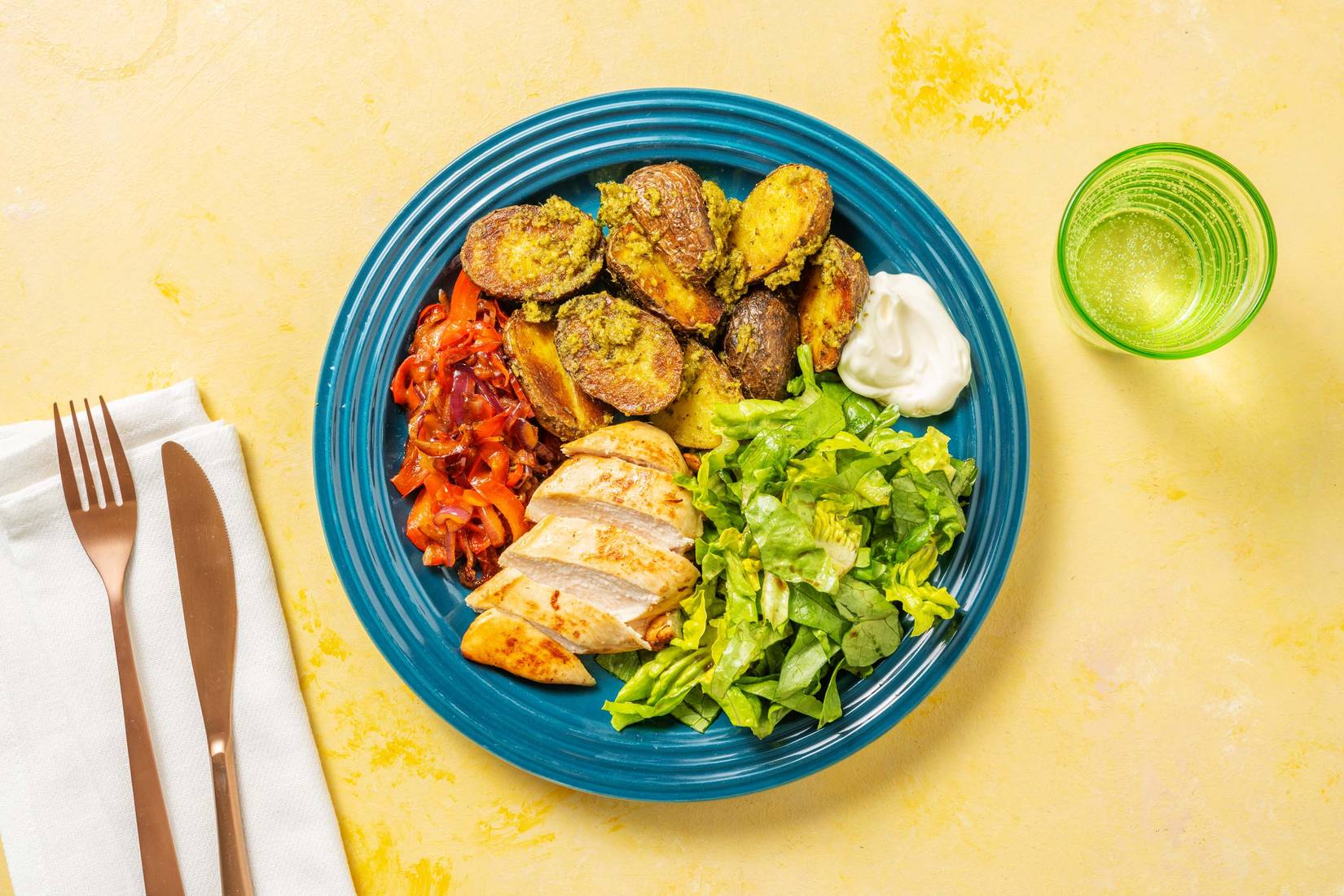 Grenailles au pesto et filet de poulet mariné