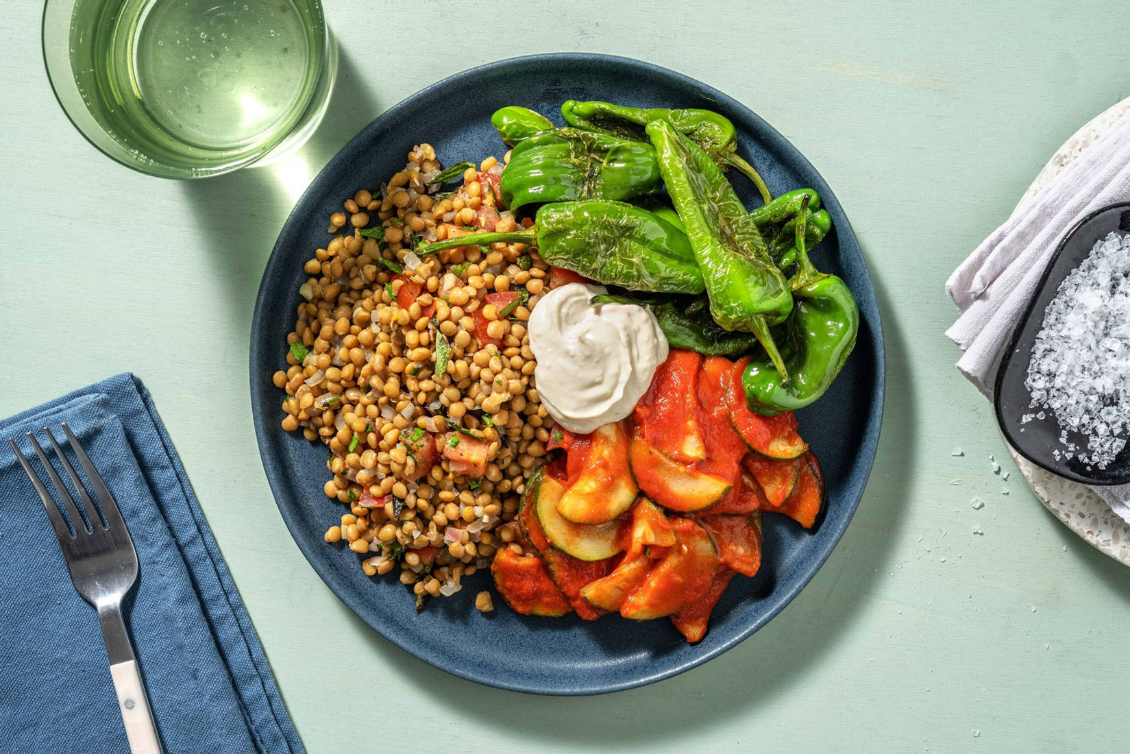 Mezze-Platte mit Linsen-Tabbouleh & Hummus