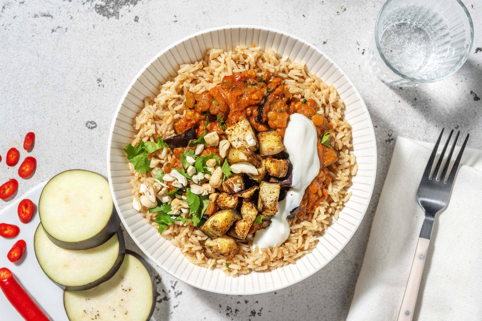 Kruidige linzenstoof met geroosterde aubergine