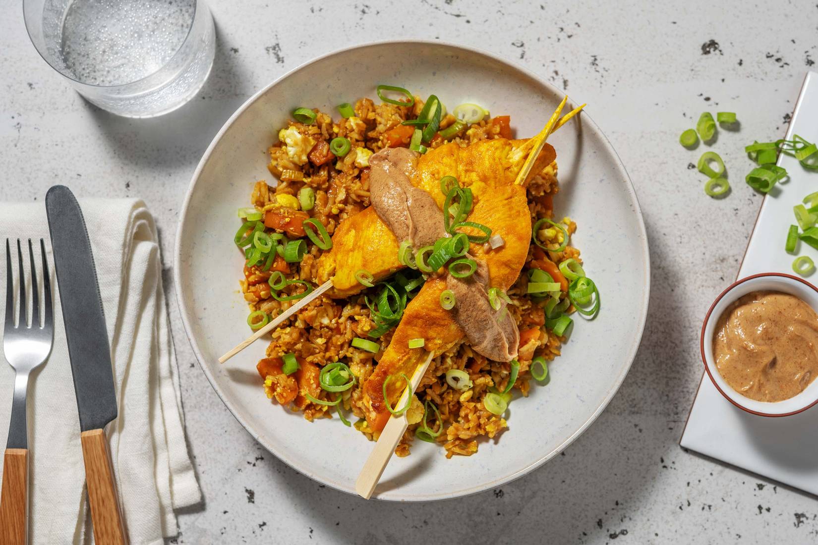 Nasi goreng et saté de poulet maison