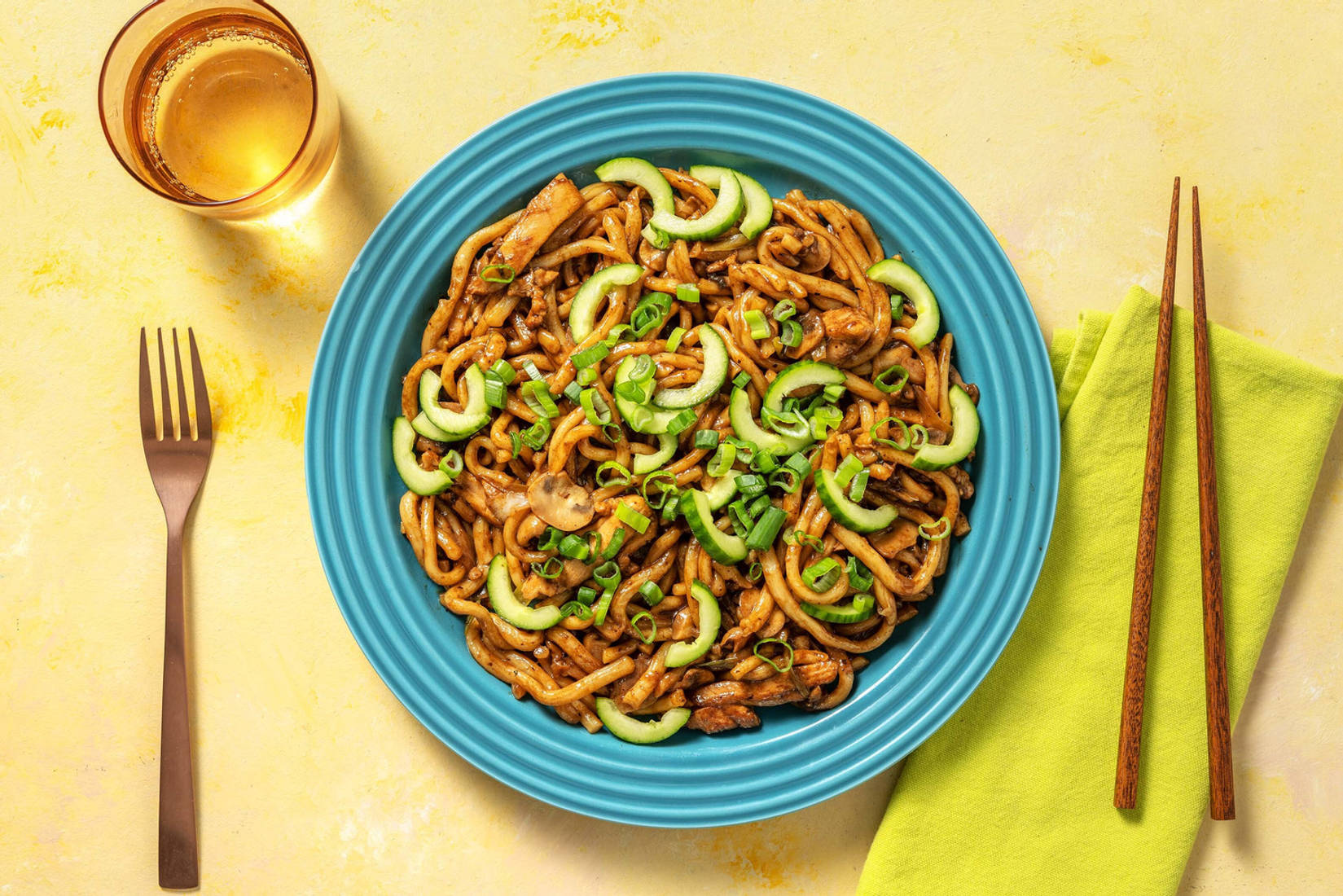 Nouilles udon au poulet en sauce asiatique douce