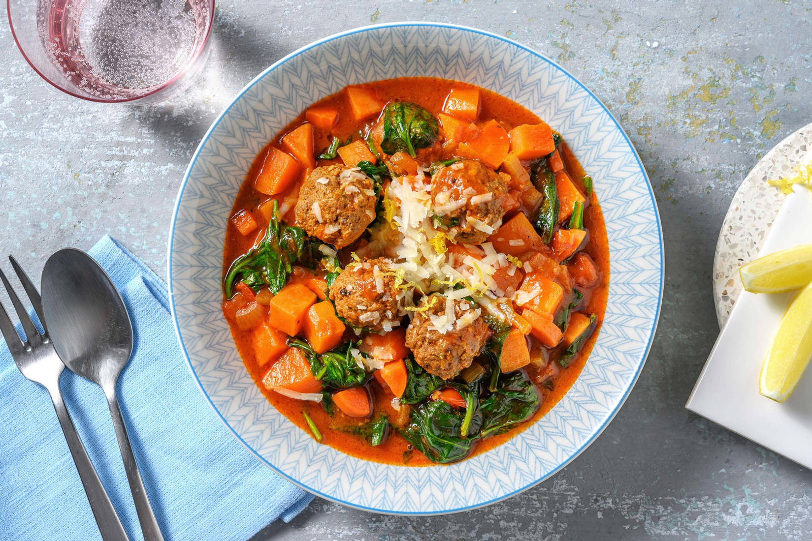 Ragoût de boulettes à la grecque