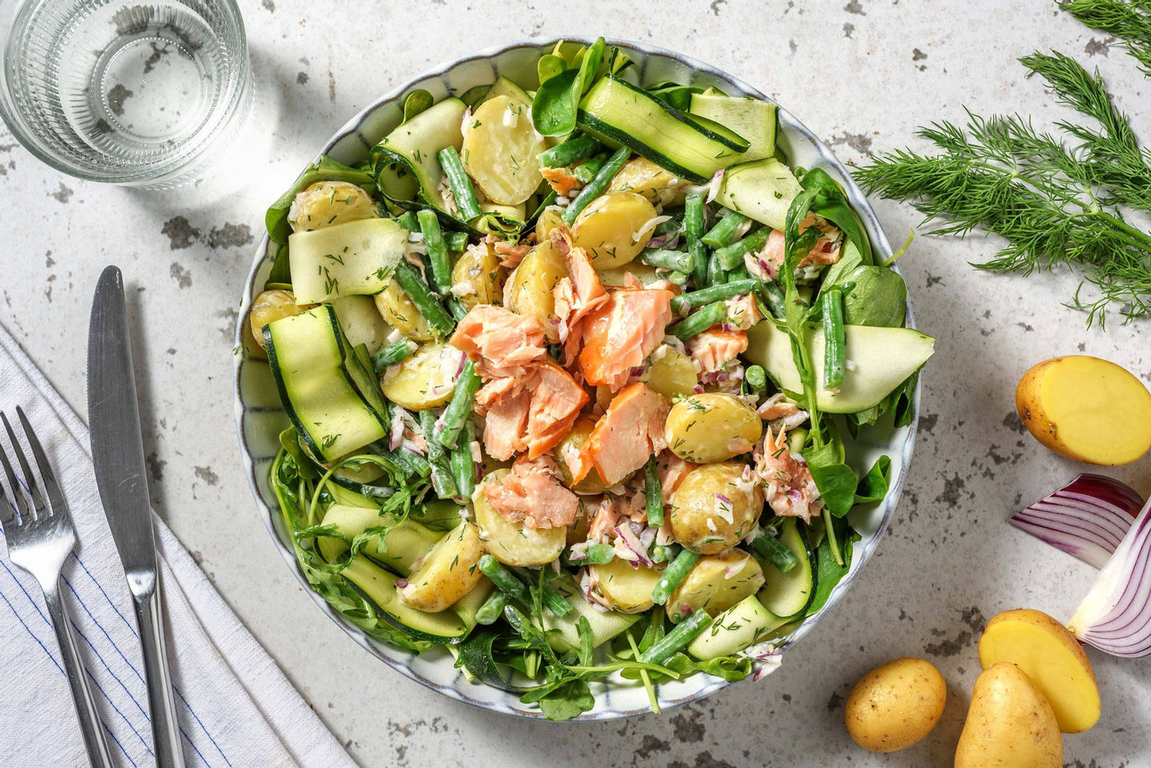 Salade de grenailles tiède aux miettes de saumon