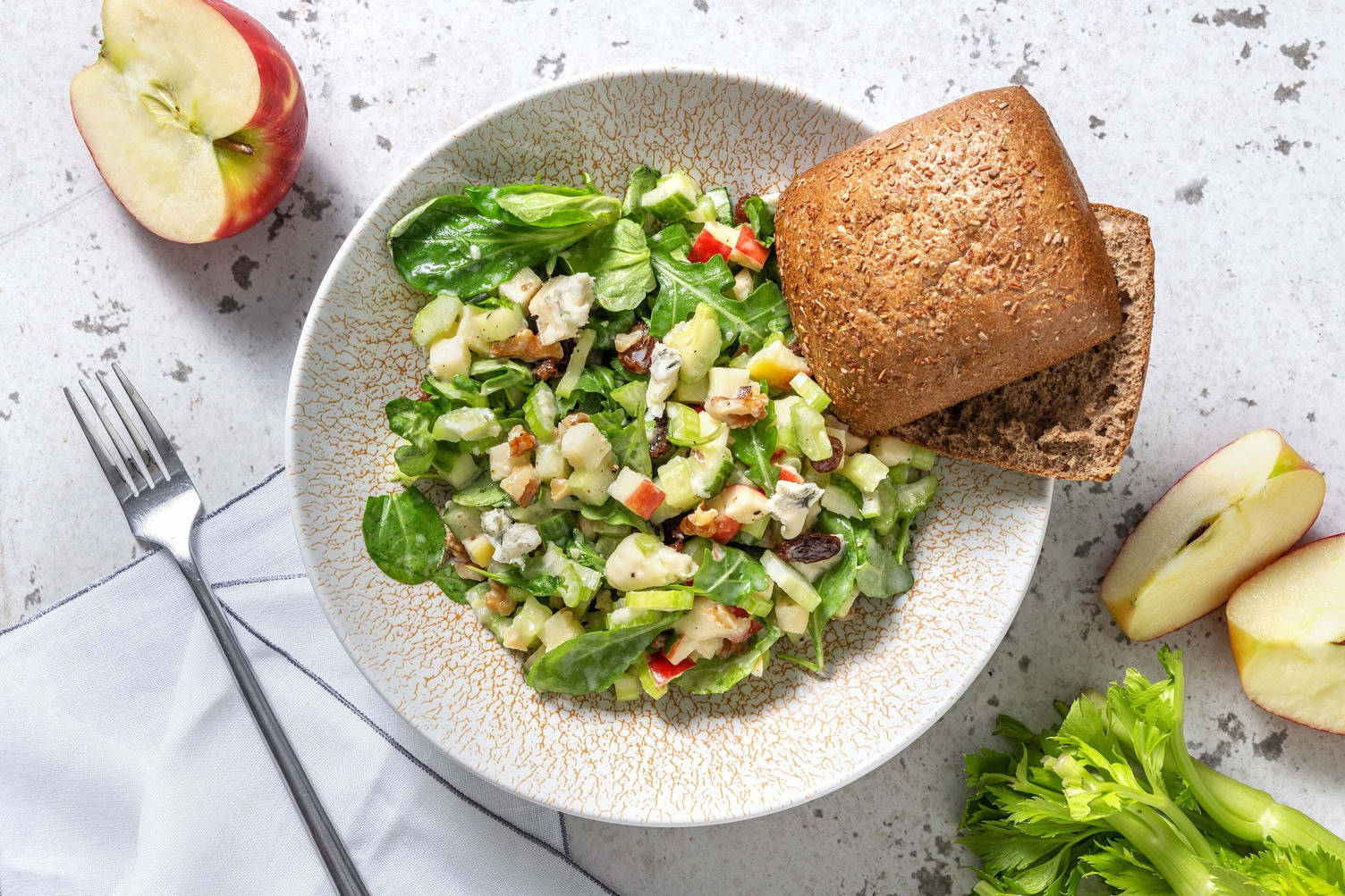 Salade Waldorf au fromage bleu et noix