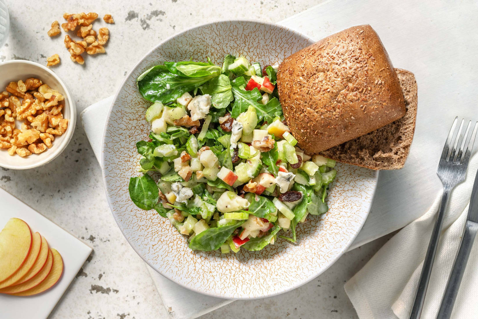 Salade Waldorf au fromage bleu et noix