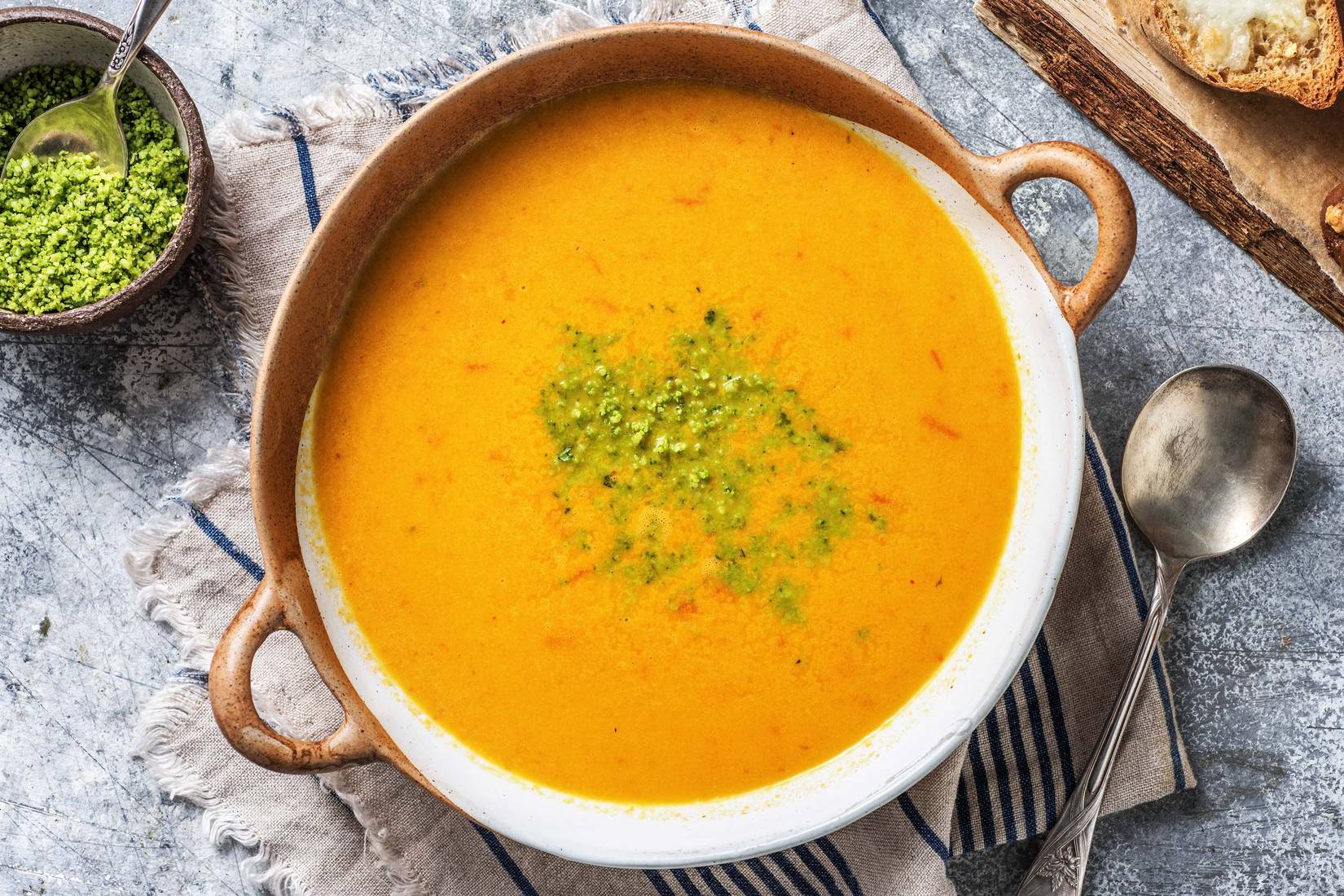 Scharfe Tomaten-Paprika-Suppe