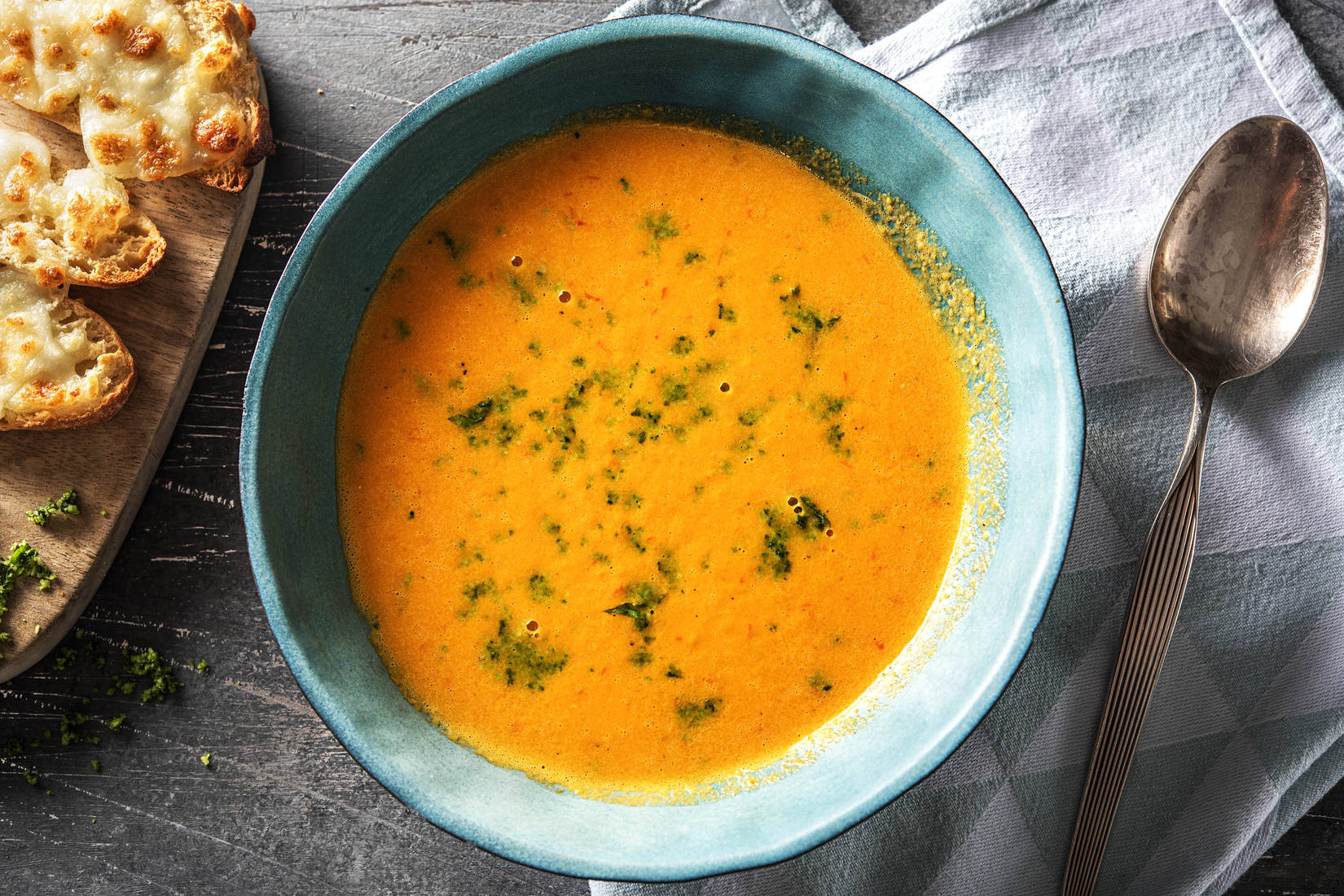 Scharfe Tomaten-Paprika-Suppe