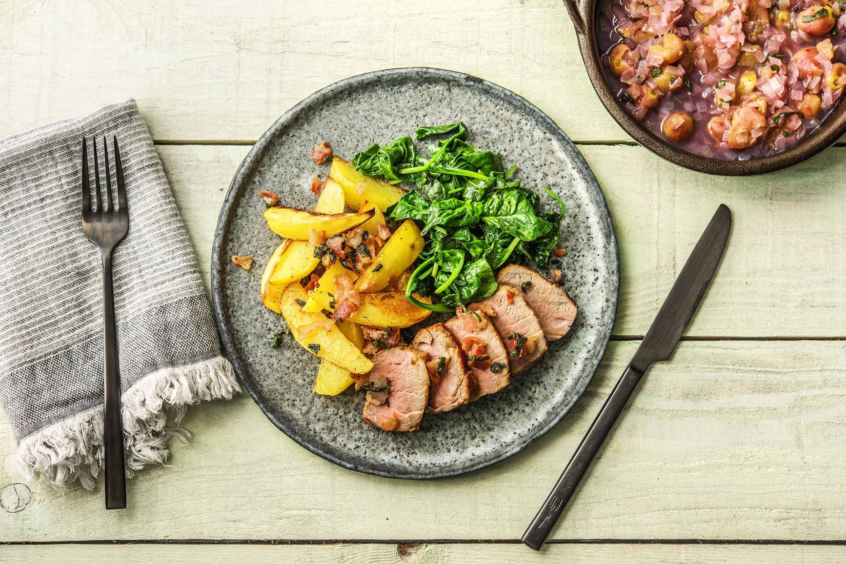 Schweinefilets mit Bacon-Salbei-Topping,