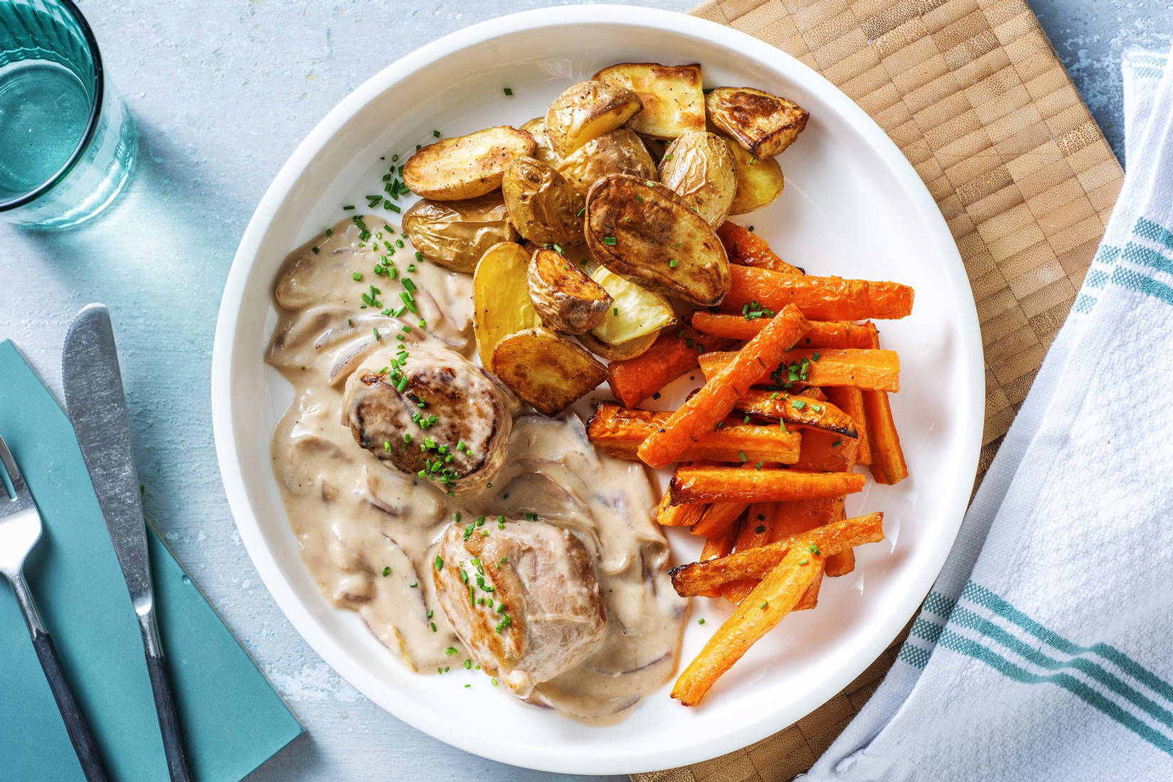 Schweinemedaillons in Zwiebel-Rahmsoße