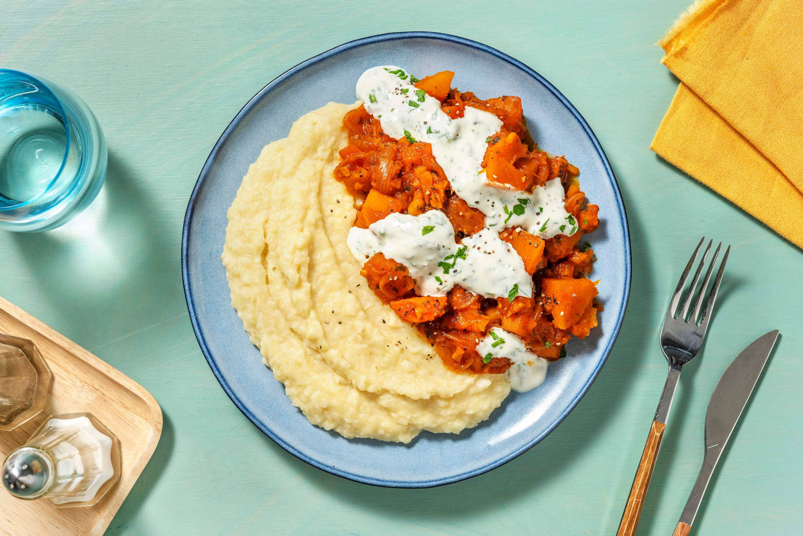 Vegetarisches Kürbisgulasch mit Pastinakenpüree