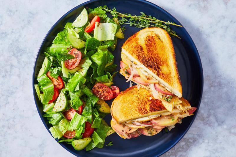 Caramelized Apple, Chicken & Gouda Sandos