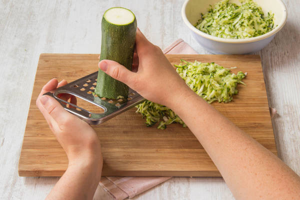 3 Kase Zucchini Lasagne Mit Krauter Tomatensosse Rezept Hellofresh