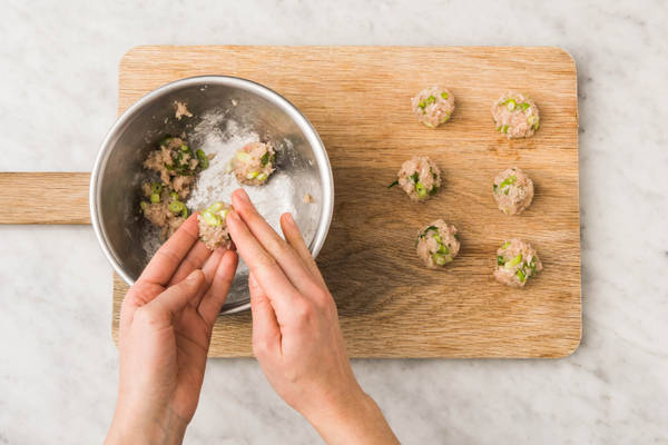 Cuire les boulettes de poulet