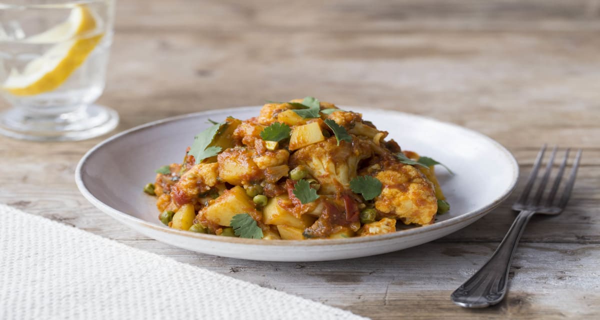 Curried Cauliflower & Potatoes with Green Peas-image