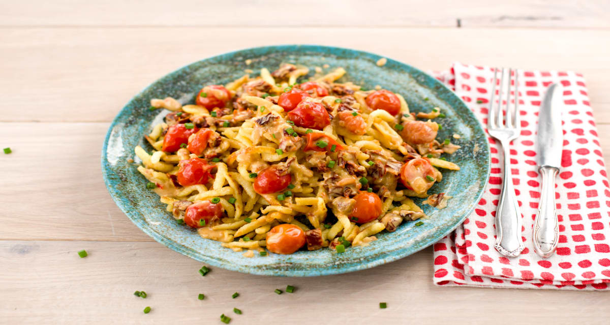 Gebratene Spatzle Mit Tomaten Sahne Sosse Rezept Hellofresh