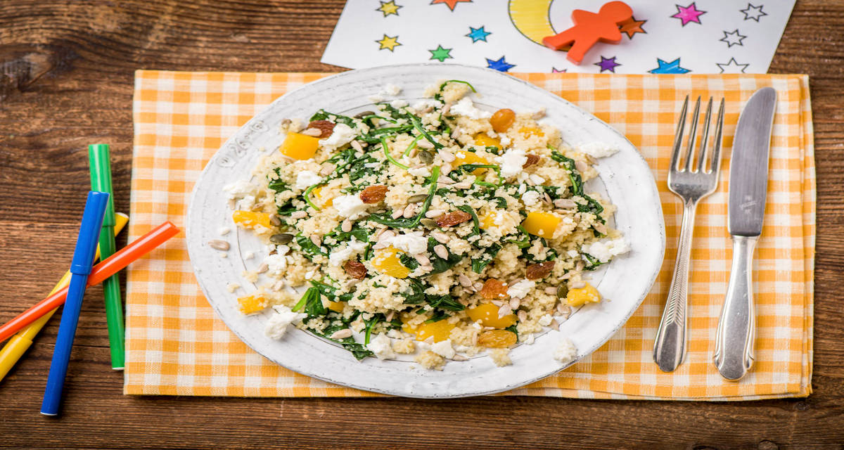 Couscous met feta, groenten en rozijntjes Recept HelloFresh
