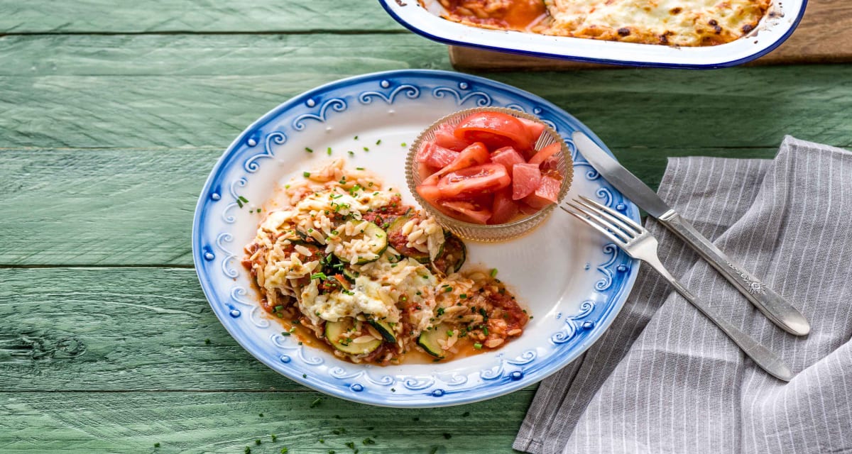 Griechische Lasagne: Zucchini-Orzo-Moussaka Rezept | HelloFresh