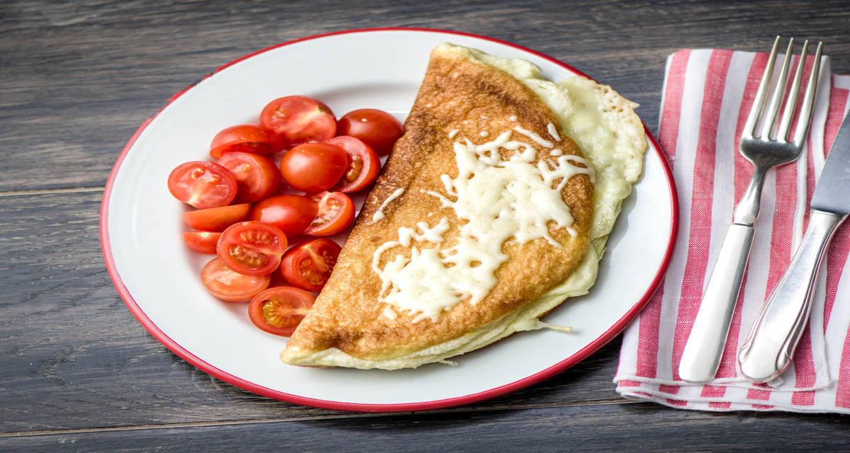 Omelette aux tomates cerises et aux trois fromageS Avec tomates cerises et 3 sortes de fromage