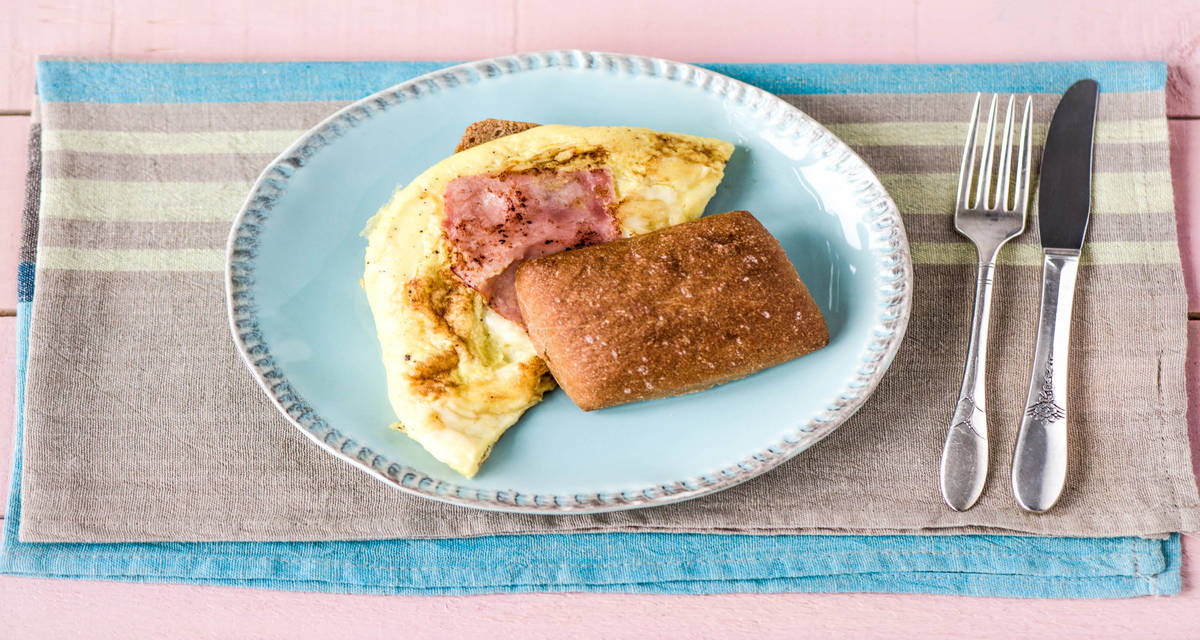 Ciabatta croustillante avec omelette jambon/fromage