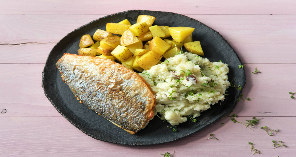 Dorade aux pommes de terre au four et à la purée de chou-fleur