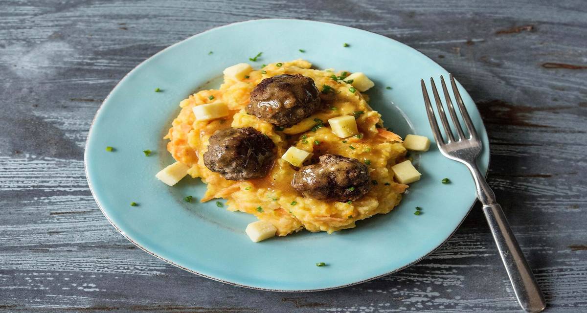 Hutspot néerlandais au fromage vieux et aux boulettes de bœuf La carotte apporte une belle douceur