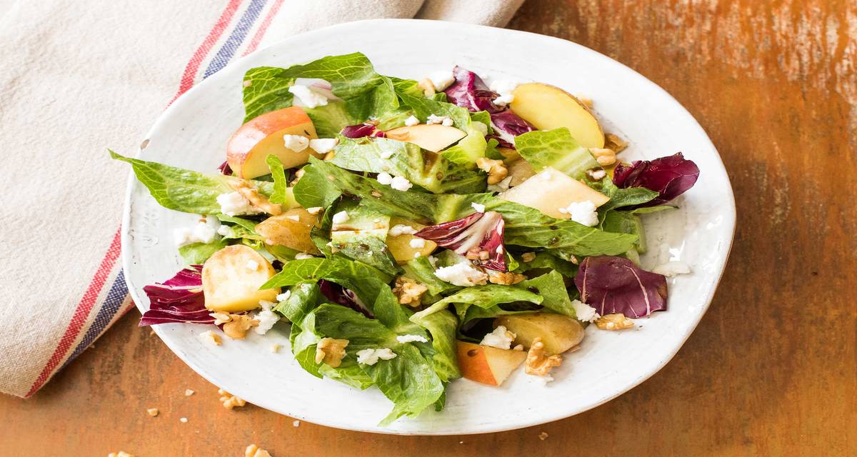 Salade de grenailles à la pomme, au chèvre et aux noix La fraîcheur de la pomme et le crémeux du chèvre