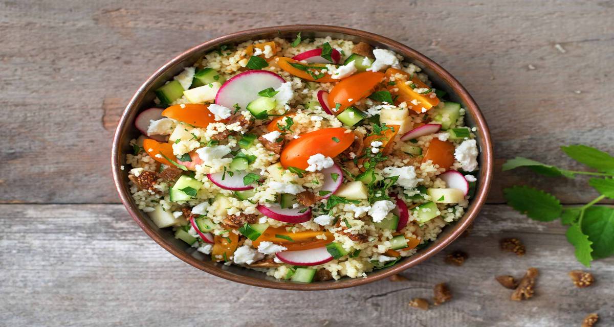 Taboulé à la pomme, aux figues et à la feta Une salade tiède tout en légèreté