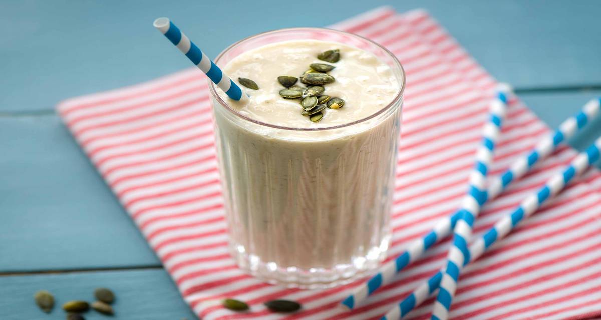 Smoothie à la banane, à la poire, aux flocons d’avoine et au yaourt grec