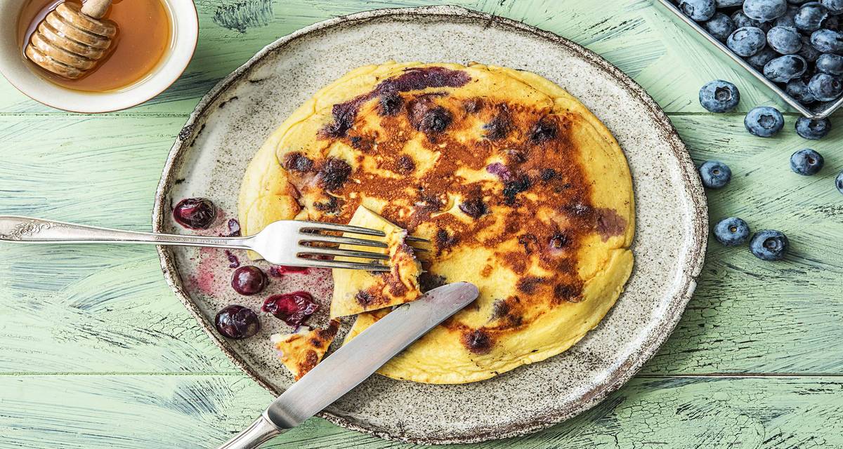 Crêpes d’amande Aux myrtilles et au miel