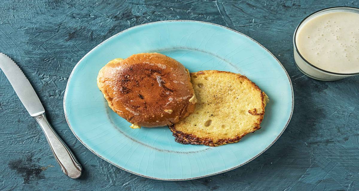 Pain perdu de craquelin Avec smoothie onctueux à la banane