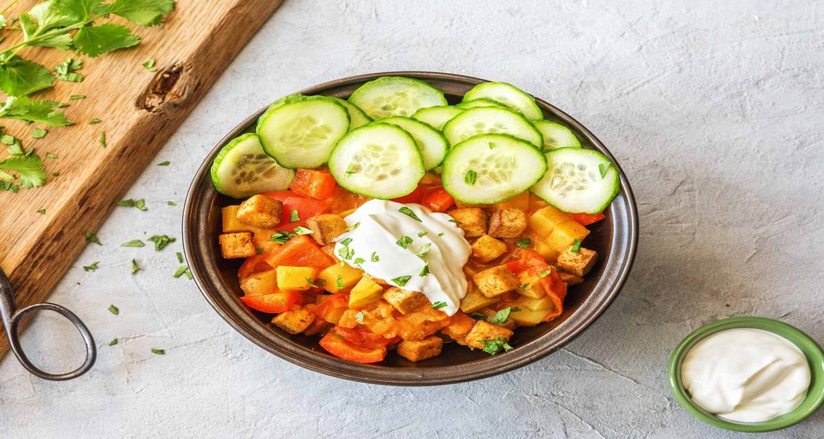 Tikka masala au tofu Avec des rondelles de concombre aigres-douces