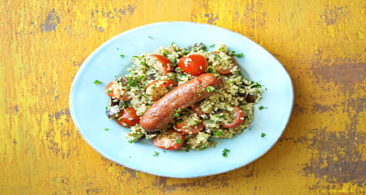 Saucisse de porc Brandt & Levie et boulgour épicé Avec une vinaigrette au persil et à la menthe