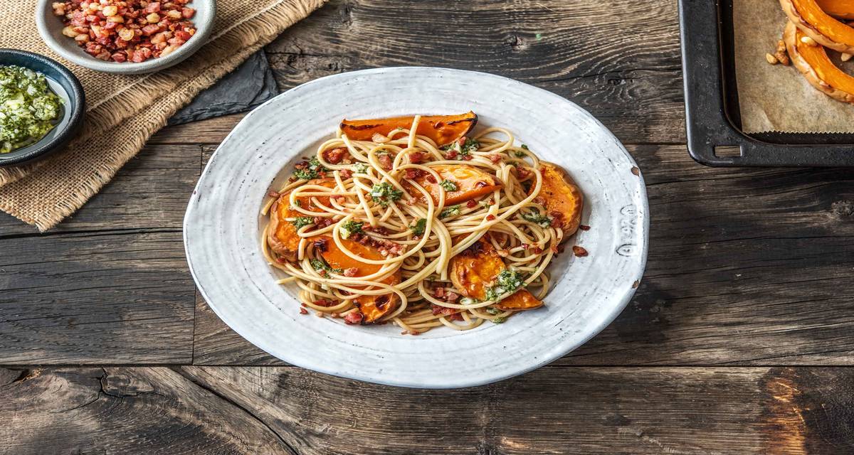 Spaghetti à l'ail et à la sauge Avec courge butternut et lardons
