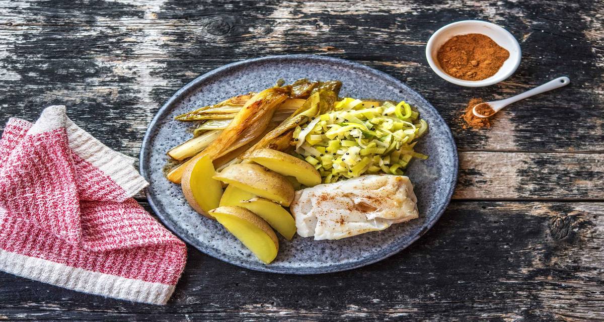 Églefin aux poireaux à l'étuvée Accompagné de pommes de terre et aux chicons caramélisés